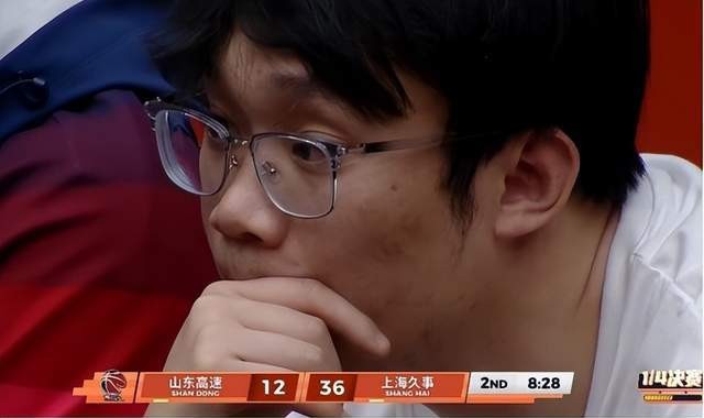 九游体育登录入口-丁彦雨航现身高速大球场，山东男篮半场惨败26分，邱彪引援真离谱